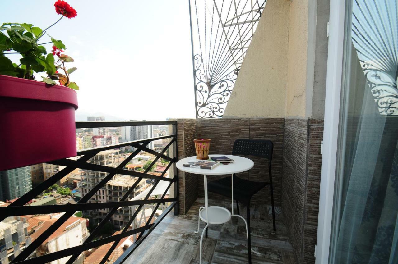 Apartments With A View Of The Trinity Holy Batumi Exterior foto