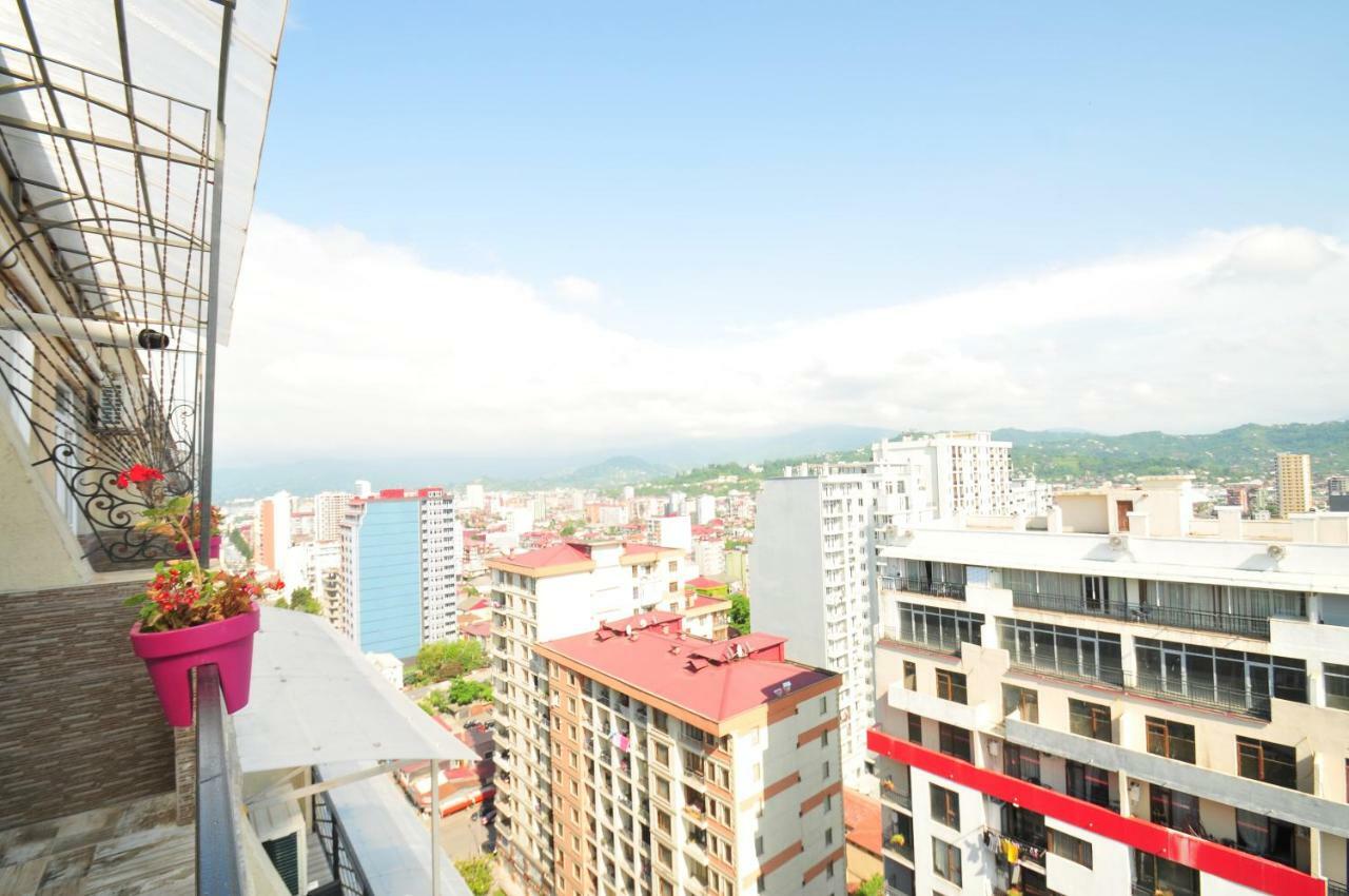 Apartments With A View Of The Trinity Holy Batumi Exterior foto
