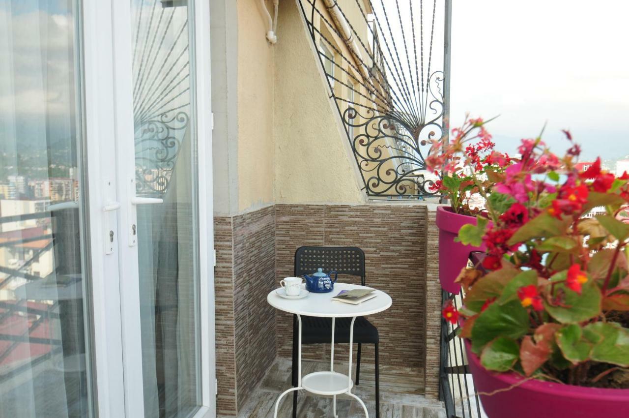 Apartments With A View Of The Trinity Holy Batumi Exterior foto