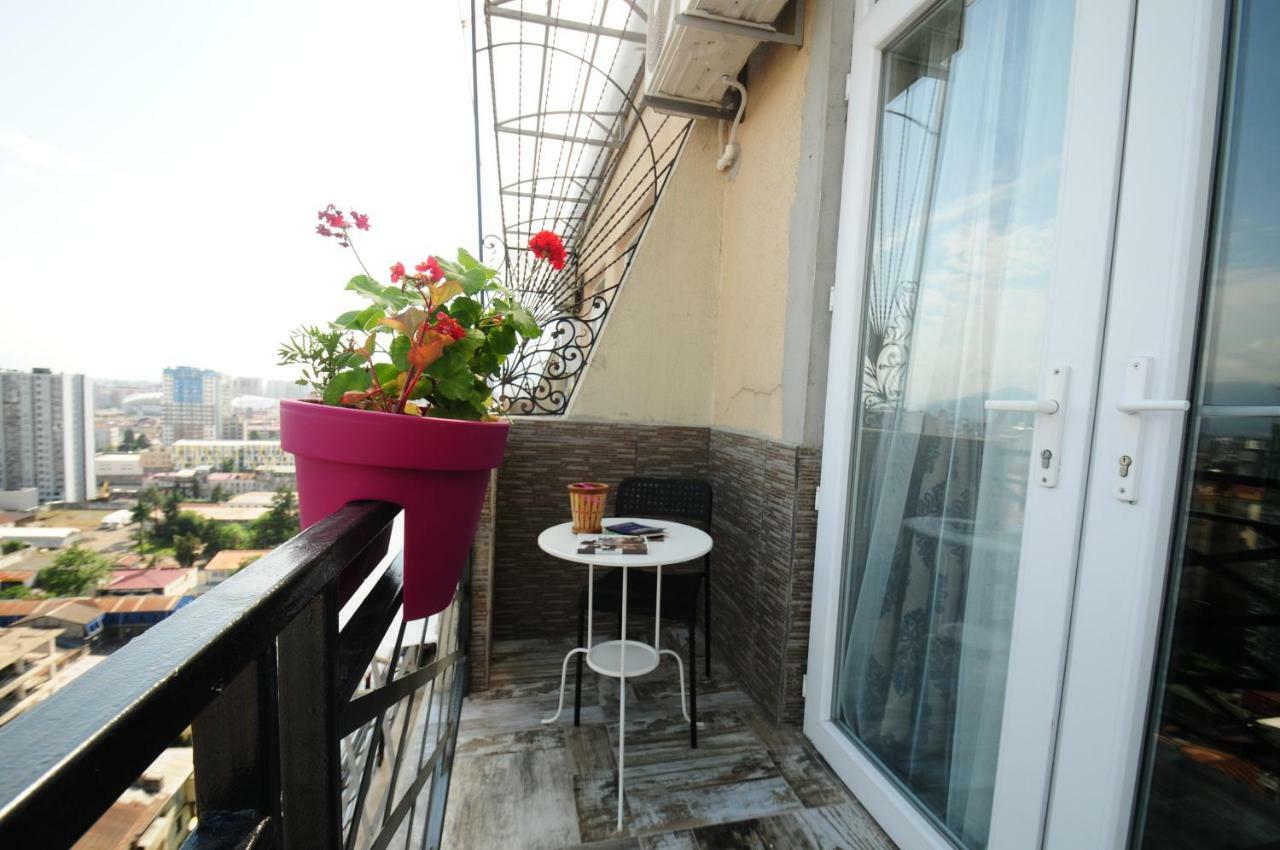 Apartments With A View Of The Trinity Holy Batumi Exterior foto